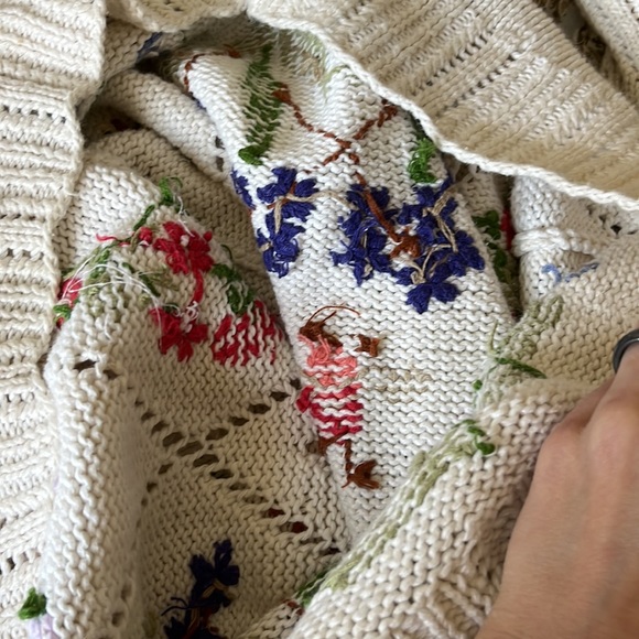 SOLD Vintage Floral Hand Knit Sweater - Picture 7 of 7